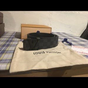 Louis Vuitton black belt 95 new
